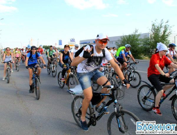 В субботу волжские велосипедисты организованно проехали по городу