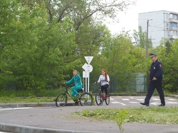 Школьники Волжского раскрутили «Безопасное колесо»