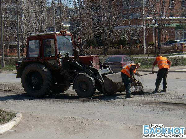 В апреле в Волжском отремонтируют 7000 квадратных метров дорог