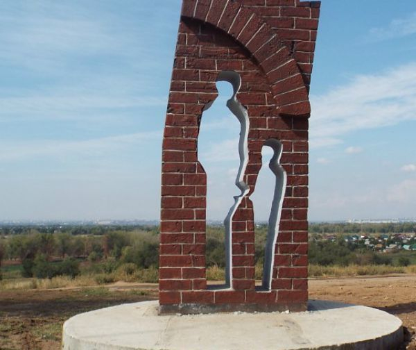 Установку памятника «Матерям и детям военного Сталинграда» закончат в октябре