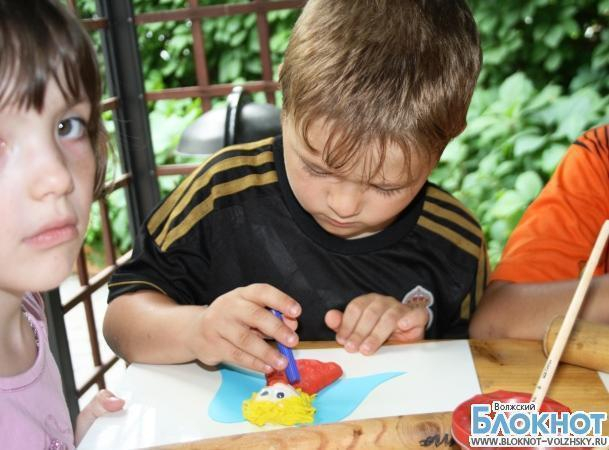 В Волжском для самых юных беженцев из Украины устроили праздник детства