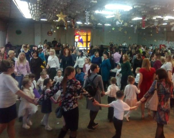 Рождественский семейный фестиваль «Чудный миг» прошел в Волжском