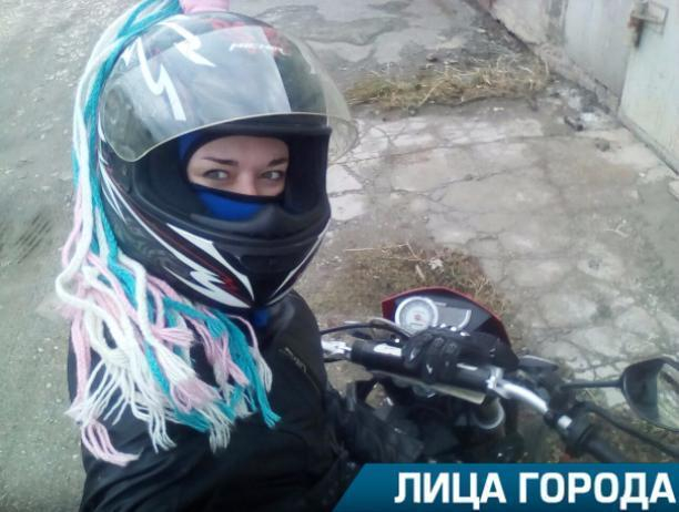 Смелость на дороге может снести голову, - волжанка Олеся Попова о езде на мотоциклах