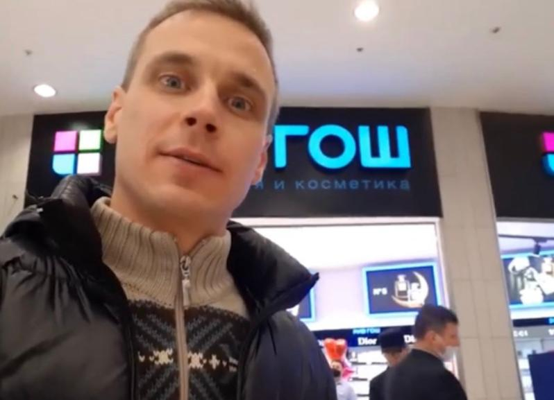 Скандал по поводу QR-кодов в одном из магазинов Волжского заснял местный активист