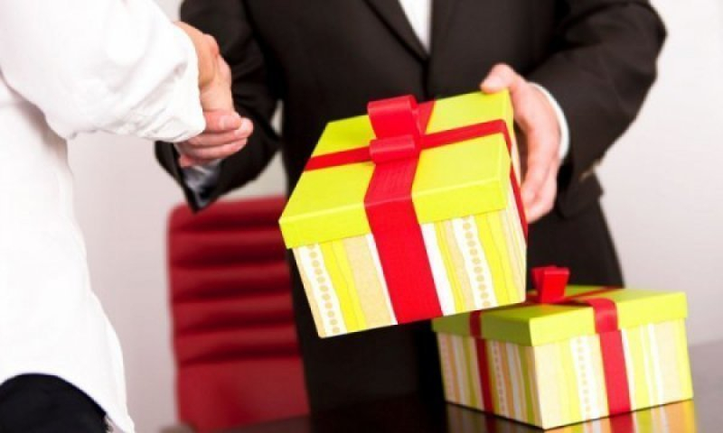 В Волжском подписали положение о приёме подарков чиновниками