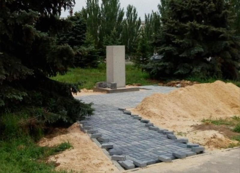 В Волжском начали готовить площадку под бюст первостроителя Александра Петровича Александрова