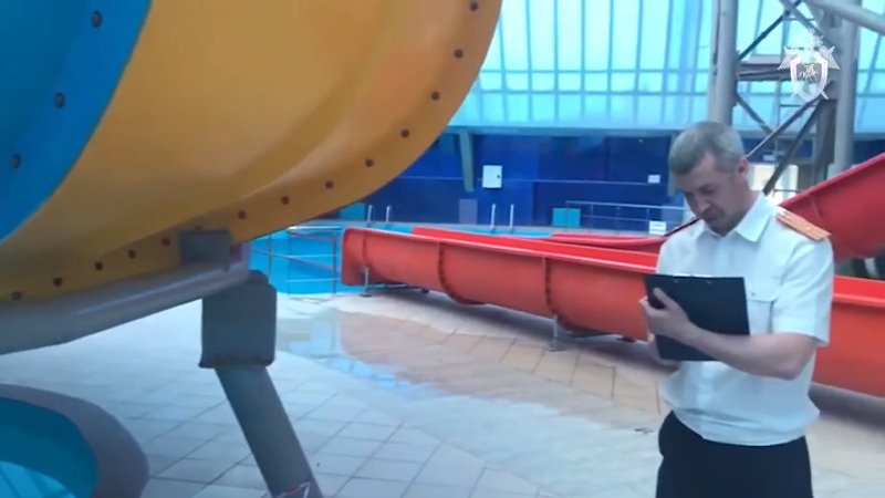 Заехали в аквапарк по дороге из отпуска: подробности об утонувшем 13-летнем астраханце в Волжском