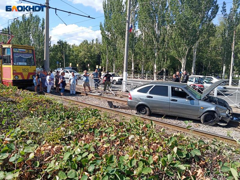 Репортаж с места тройного ДТП в Волжском: фотоотчет