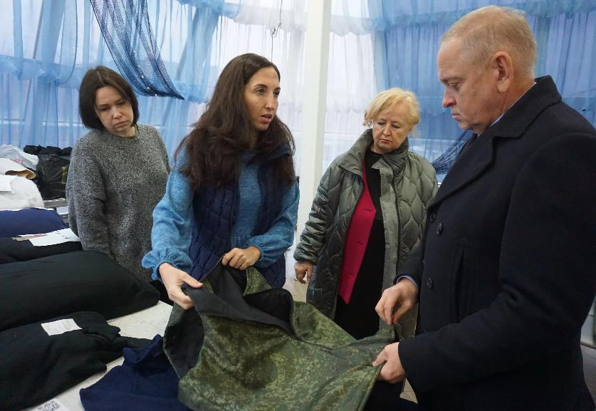 «Мы всегда были сильны неравнодушием»: мэр Волжского посетил волонтеров помогающих участникам СВО