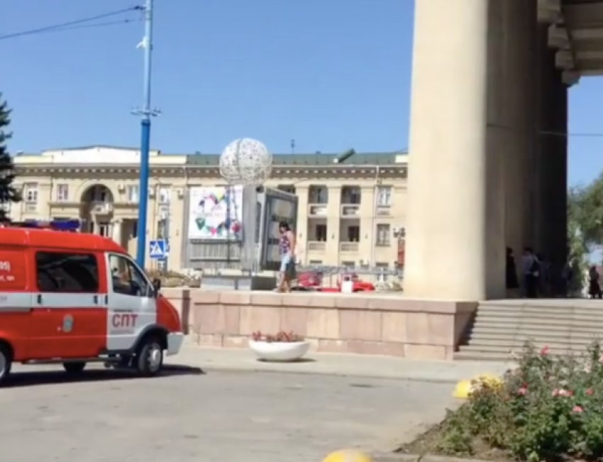 Сотрудники ДК «ВГС» были срочно эвакуированы в Волжском