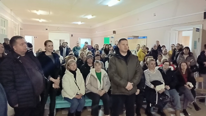 Родительское собрание спортшколы в Волжском закончилось видео-обращением. Компромисс не нашли?