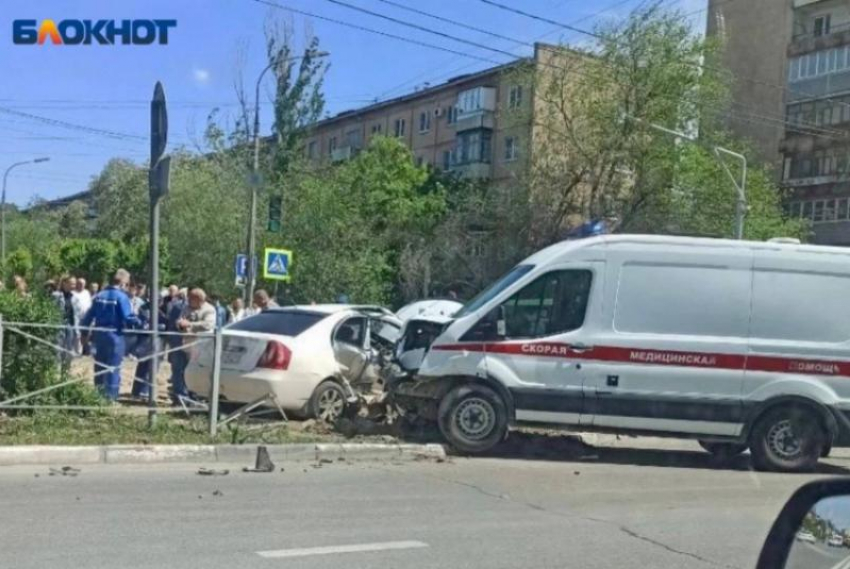 В Волжском раскрыли подробности аварии с участием кареты скорой помощи