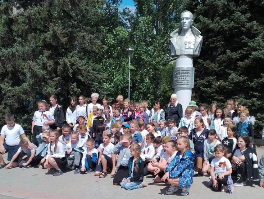 Ученики волжской школы почтили память жертв Великой Отечественной войны