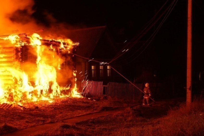 В Урюпинском районе при пожаре в частном доме погибли два хуторянина