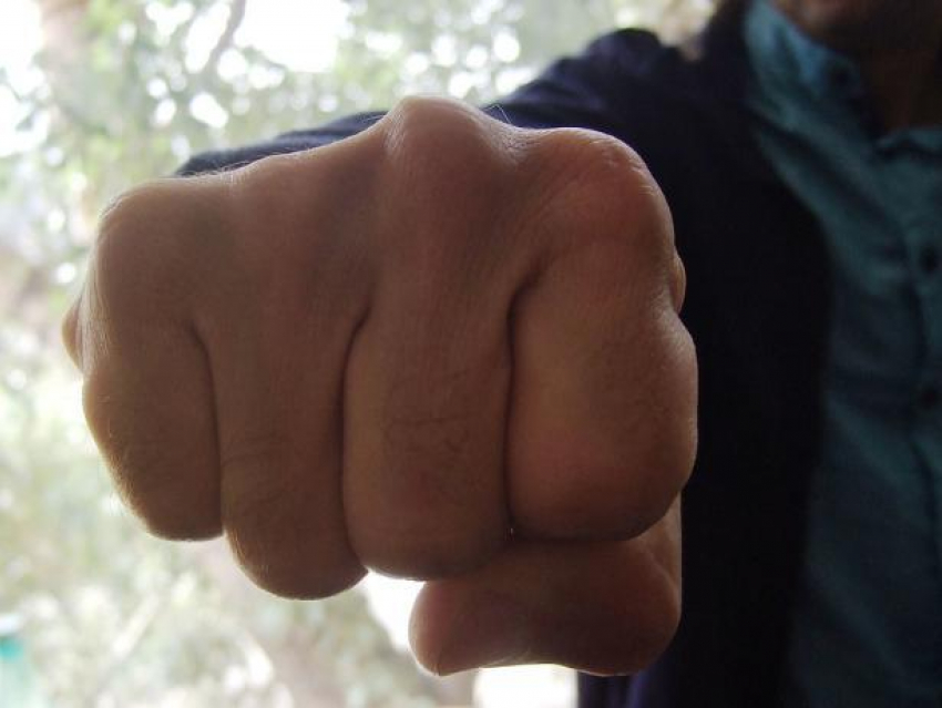 В Волгограде водитель иномарки избил маршрутчика