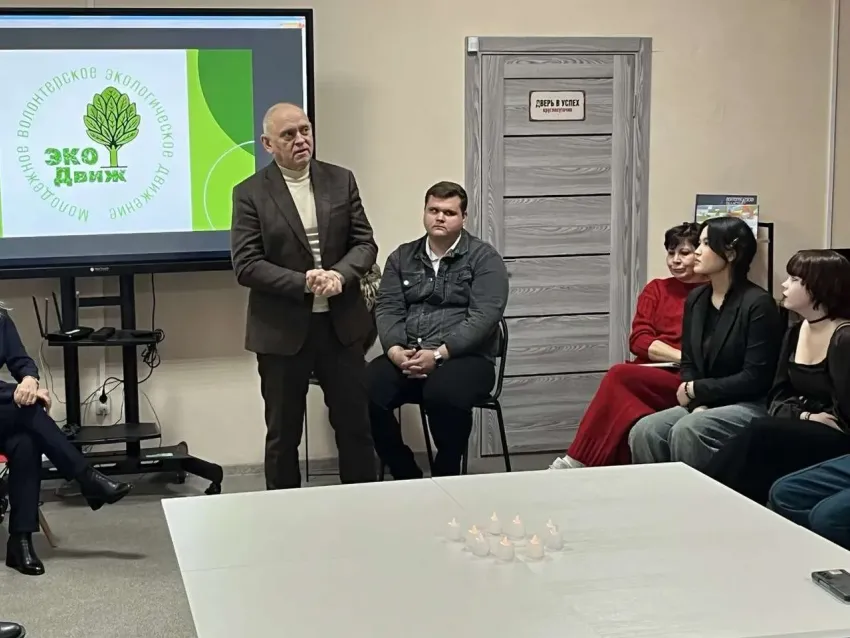 Глава Волжского Игорь Воронин провел встречу с молодежными экоактивистами