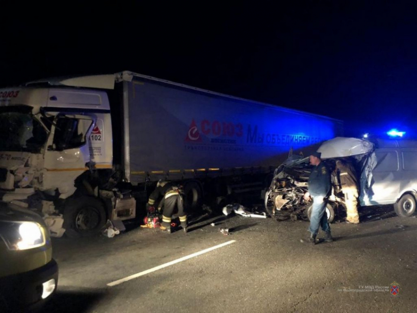 Скончался на месте: подробности страшной аварии с грузовиком и ГАЗелью в Волгоградской области