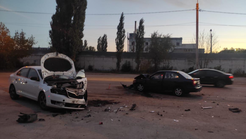 Учебная машина устроила аварию с пострадавшими у ДОСААФ в Волжском