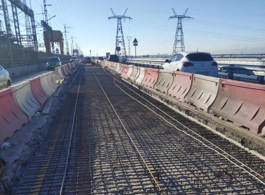 На ГЭС продолжается ремонт дороги