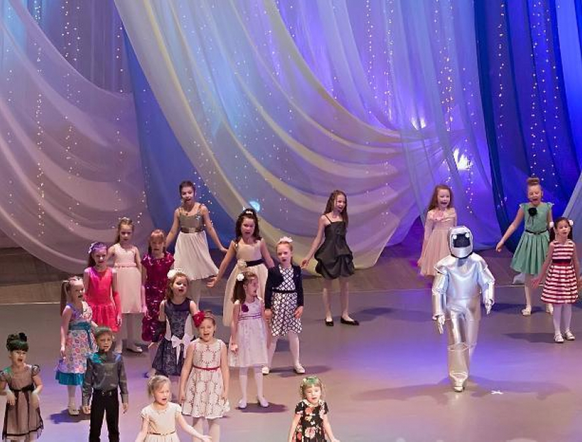 Более 400 юных артистов «Гармонии» провели отчетный концерт в Волжском