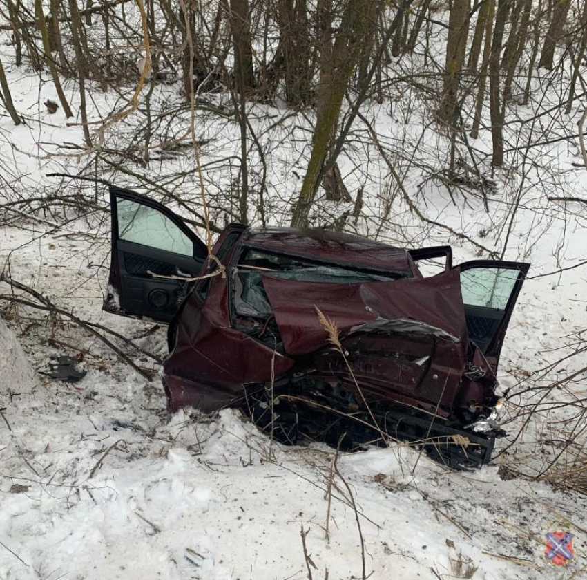 Поездка на «Приоре» в Средней Ахтубе закончилась в кювете и больнице