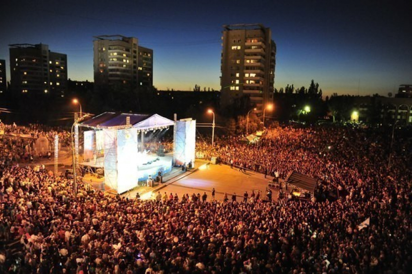 День города в Волжском: прямая трансляция концерта