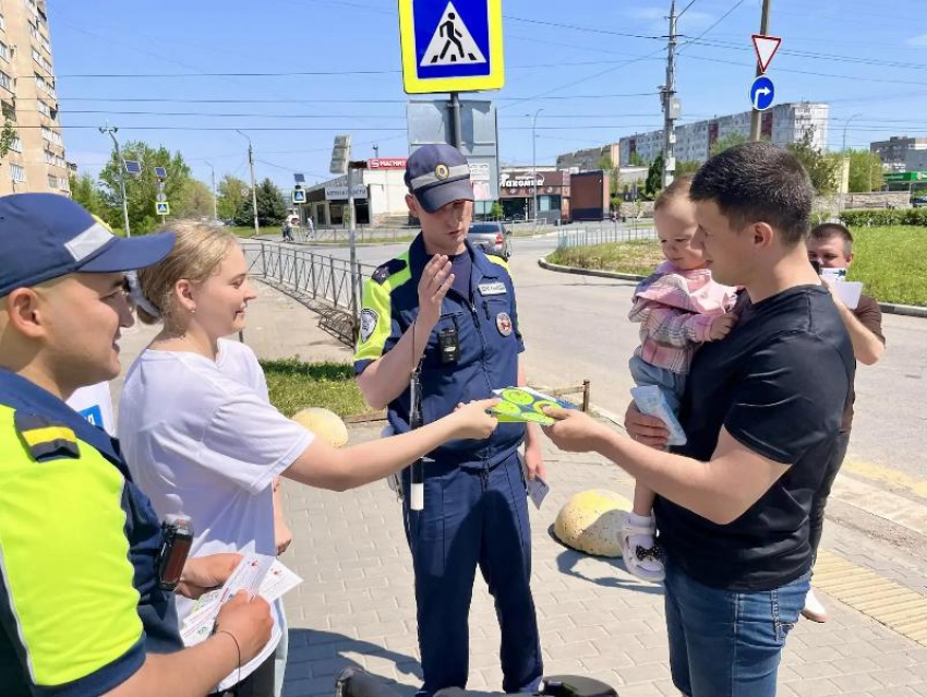 В Волжском прошла акция «Соблюдай ПДД, Засветись!»
