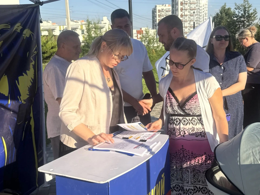 Около 560 тысяч подписей собрала ЛДПР в поддержку семей — к кампании присоединилась Волгоградская область