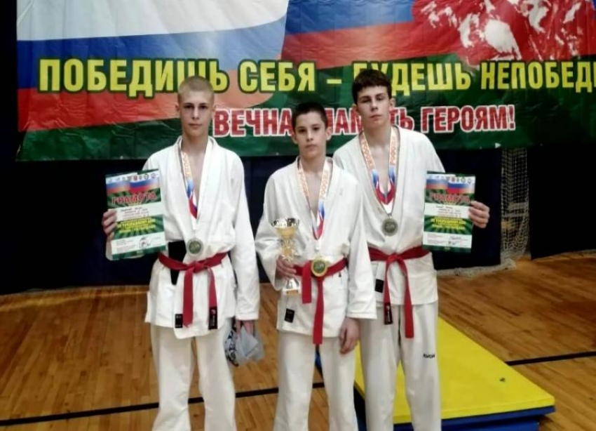 Четыре медали Всероссийского турнира привезли волжские рукопашники