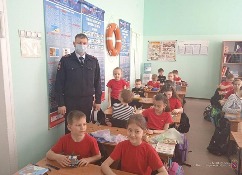 Детям не место на трассе: сотрудники Госавтоинспекции рассказали школьникам о ПДД