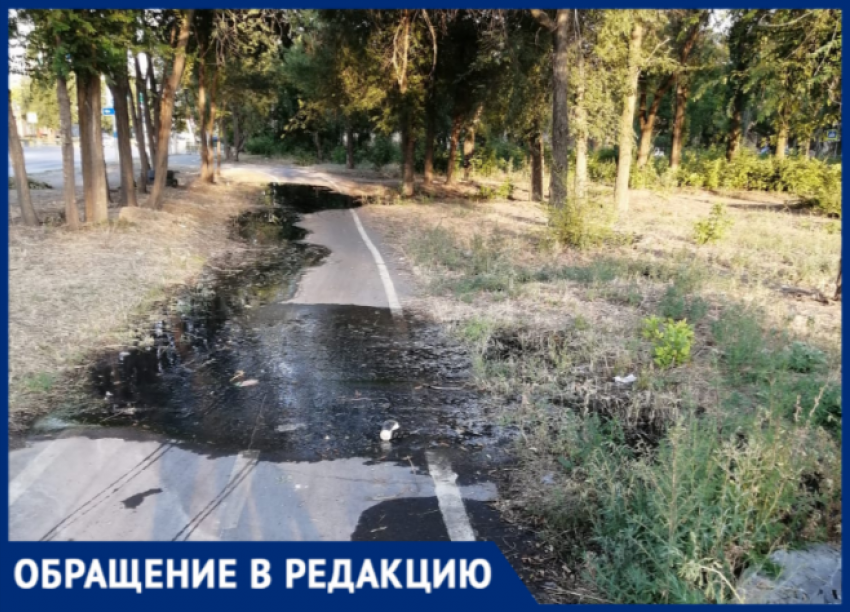 «Уже не велодорожка, а параша»: канализация затопила улицу в Волжском