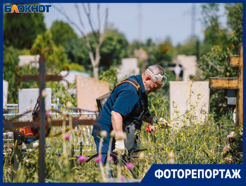В Троицкую родительскую субботу волжане смогли посетить кладбище