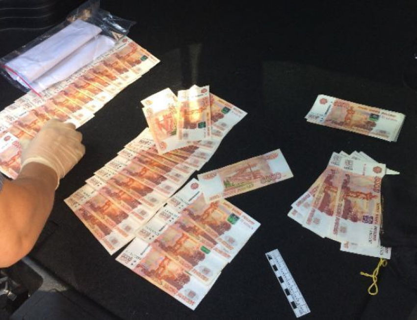 Круговорот взяток: адвоката осудят за подкуп в шесть миллионов рублей