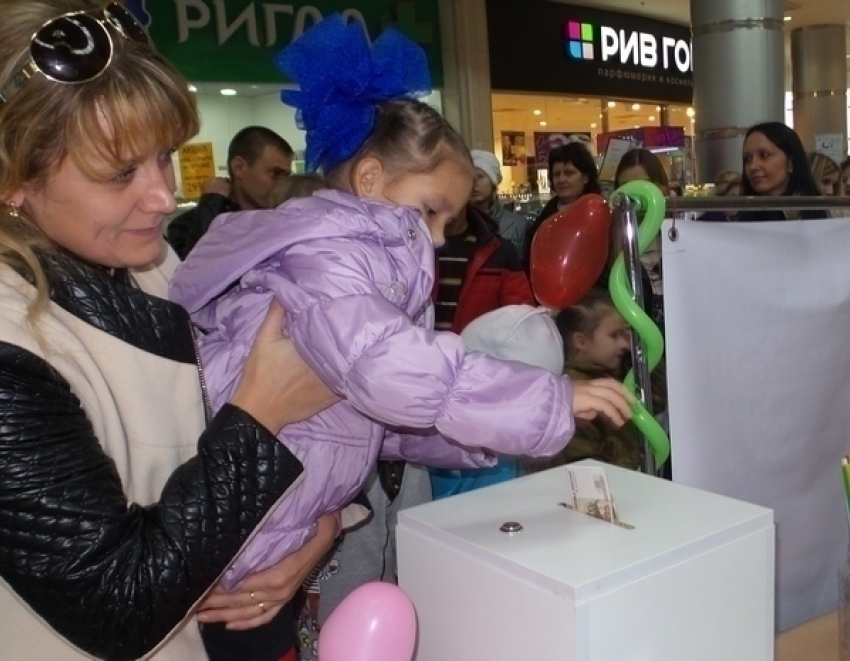 Волжане собирали средства на лечение больной раком Инне Кузнецовой