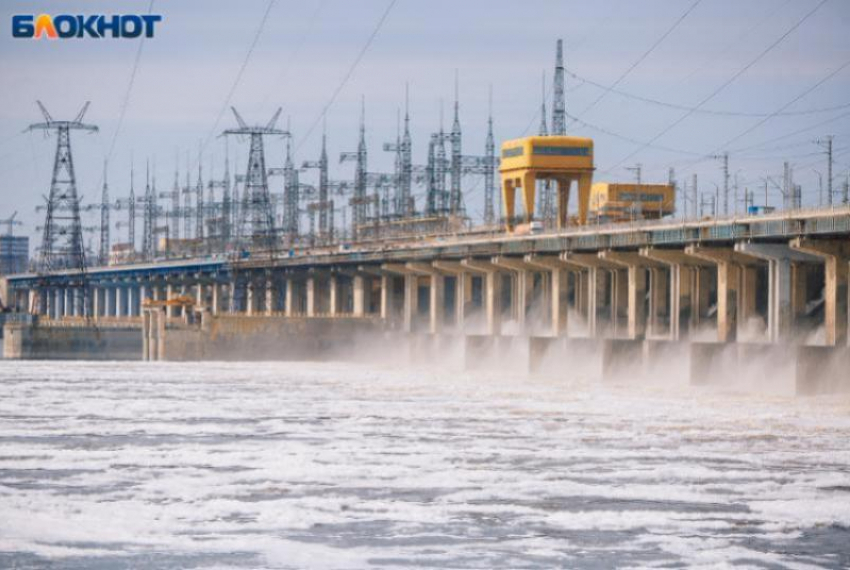 Сброс воды на Волжской ГЭС увеличили после снятия с мели теплохода