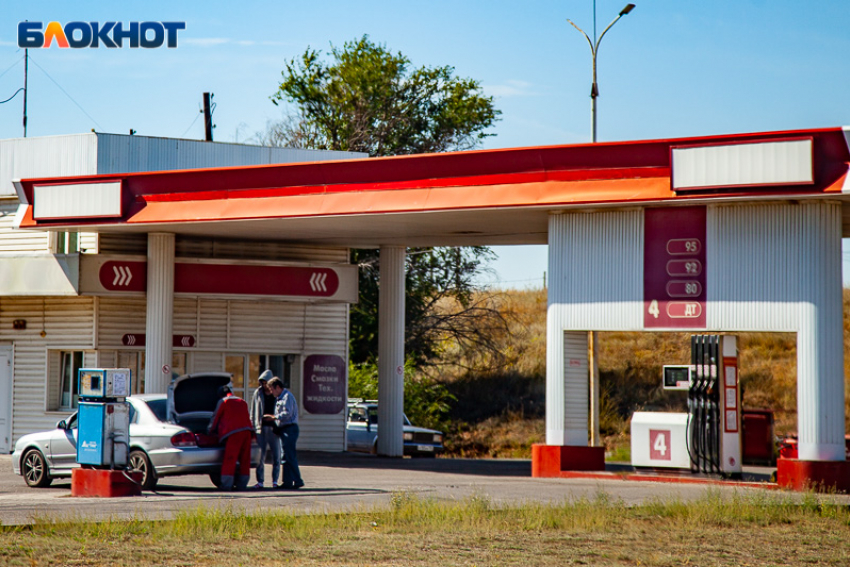 Скачок цен на бензин заметили жители Волжского: очередное подорожание