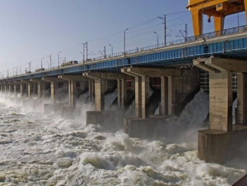 Сбросы воды через Волжскую ГЭС стали уменьшаться 