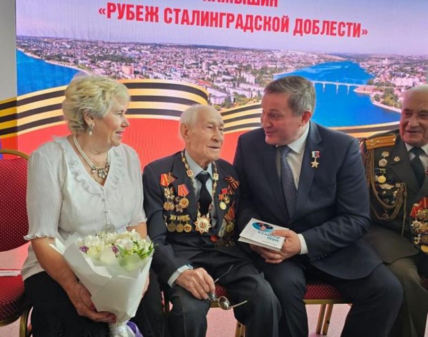 «Поколение победителей - икона мужества»: 101-летний Герой Сталинграда Павел Алексеевич Андреев получил высшую награду Волгоградской области