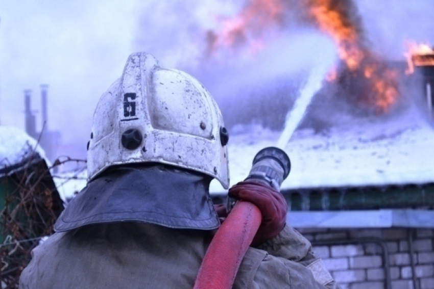 В Калачевском районе при пожаре из-за газового баллона погиб 15-летний подросток