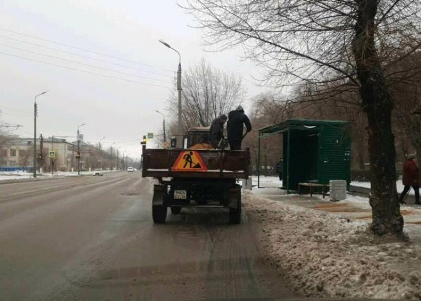 Из-за наледи во дворах Волжского 15 УК получили предписания