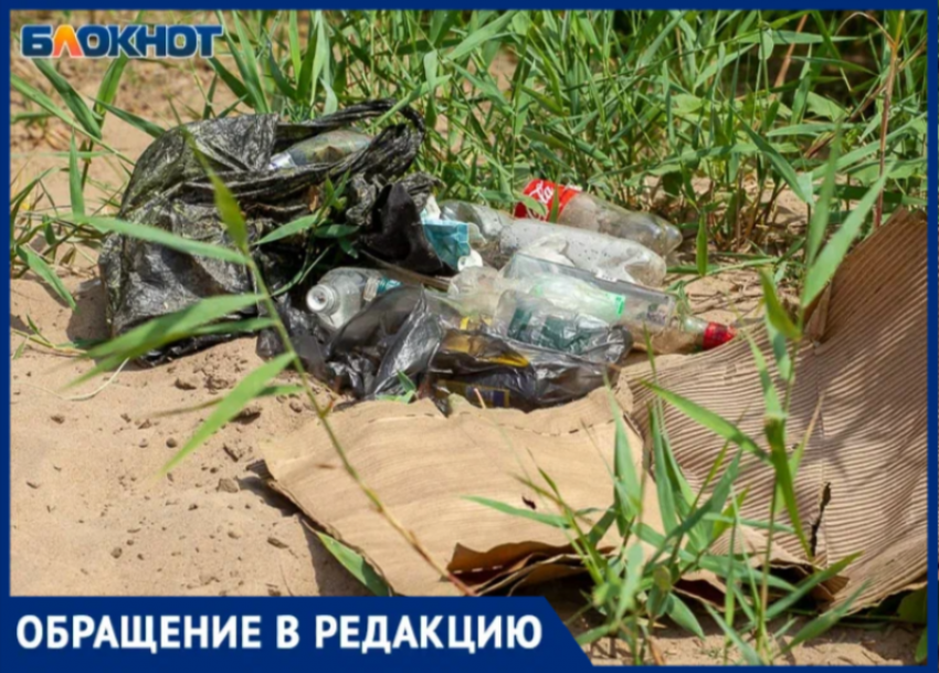 В Волжском 80-летняя пенсионерка вынуждена убирать двор из-за бездействия УК