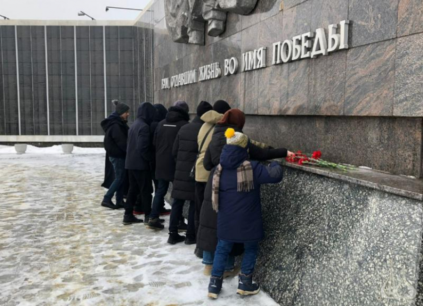 Чтобы помнили: священнослужители организовали экскурсию для подростков близ Волжского   