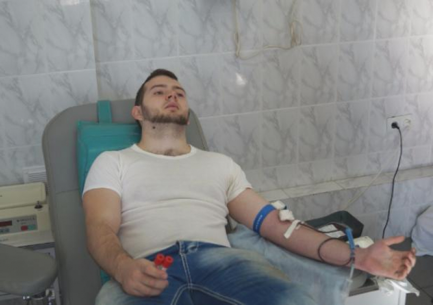 В День донора выстроилась очередь в пункте приема крови в Волжском 