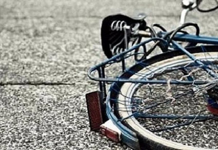 ВАЗ снёс 80-летнего велосипедиста в Волжском: пострадавший в больнице