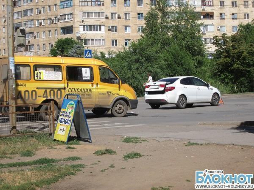 Вторая авария на улице Мира в Волжском и на этот раз произошла с участием маршрутки