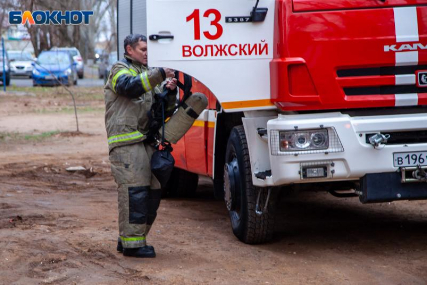 В Волжском загорелась квартира в пятиэтажке на Ленина