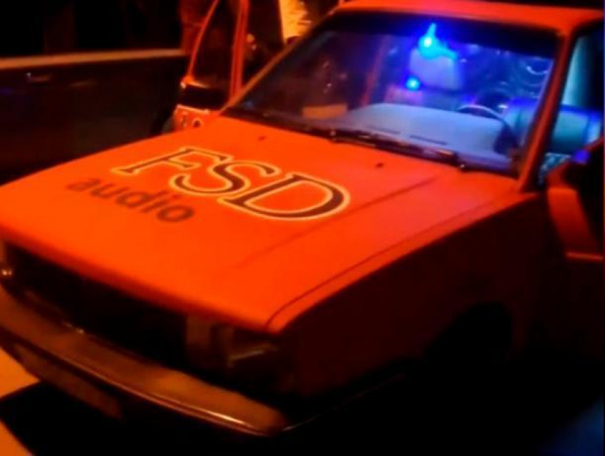 Автозвук в Волжском: любители громкой музыки «рулят» на парковке