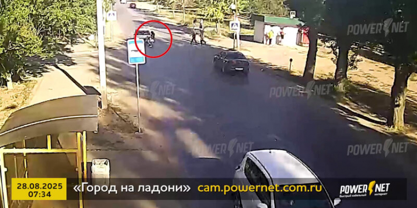 Жуткие кадры со сбитой женщиной и 4-летним ребенком в Волжском опубликовали в сети