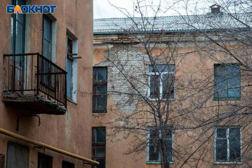 20-летний студент выпал из окна 8 этажа в Волгограде
