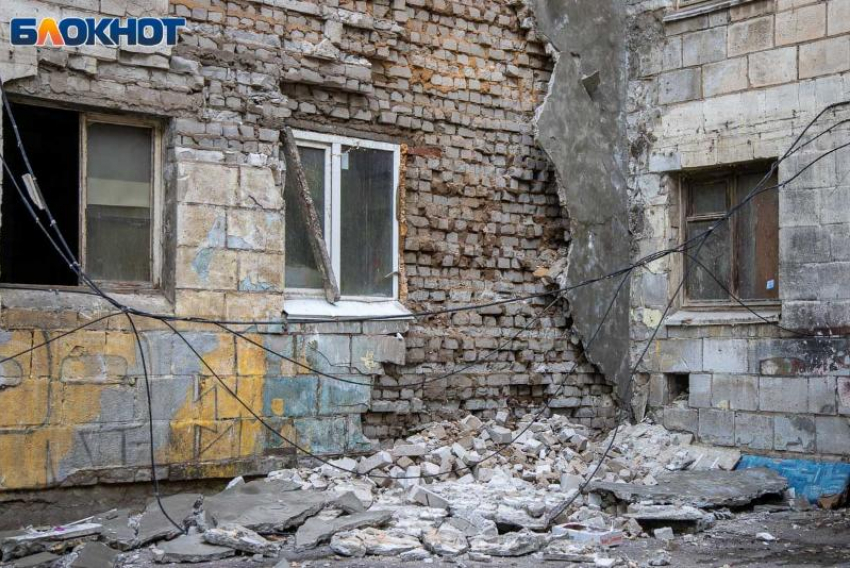 Жильцы аварийного дома в Волжском освобождены от платежей за капремонт